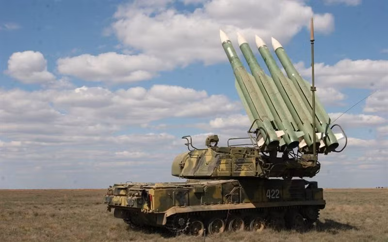 Biến thể đầu tiên của hệ thống Buk là 9K37 (NATO định danh là SA-11). Đến 9K-317 “Buk-M2” là kết quả của rất nhiều lần cải tiến, nâng cấp, nó được phương Tây định danh là SA-17 Grizzly.