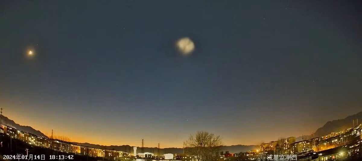 Mang xa hoi Trung Quoc xon xao khi 'phat hien UFO'-Hinh-2