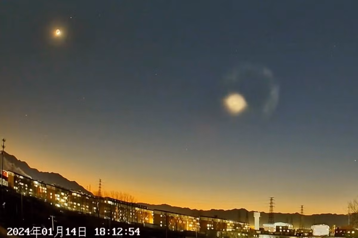 Mang xa hoi Trung Quoc xon xao khi 'phat hien UFO'