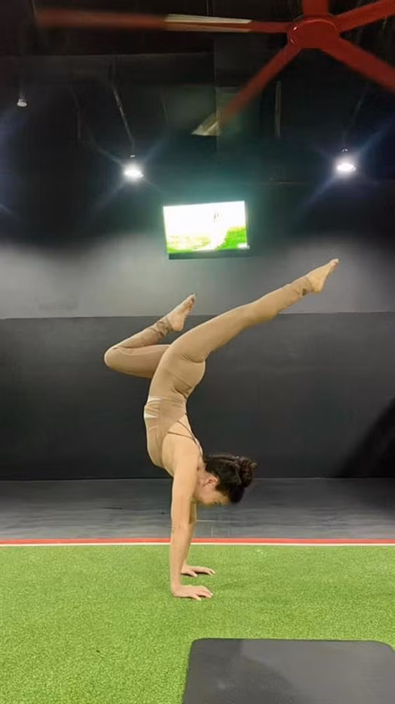 Mẹ Hồ Ngọc Hà U70 vẫn thắng giải cuộc thi cấp quốc gia - Hình 3 Me Ho Ngoc Ha U70 van thang giai cuoc thi cap quoc gia-Hinh-3