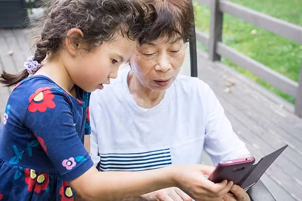 Nói xấu con dâu trước mặt cháu, bà nội phải xấu hổ Noi xau con dau truoc mat chau, ba noi phai xau ho