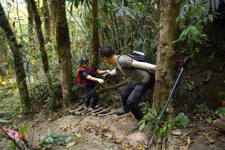 Thay vi teambuilding, Zalo cho nhan su nghi duong bang... trekking