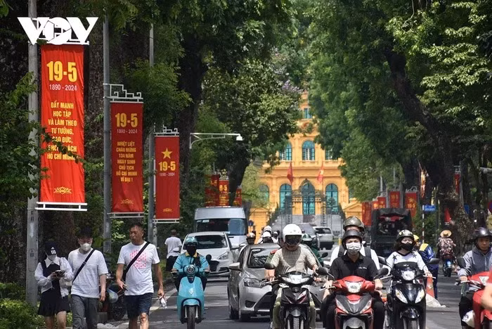 Ha Noi trang hoang co hoa ruc ro ky niem 134 nam ngay sinh Bac Ho-Hinh-2