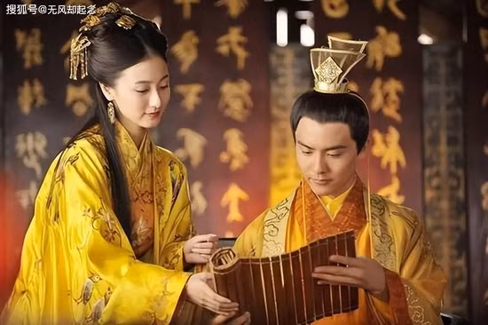 Hoang de bang ha, tan de phai lam gi voi dan hau cung giai le?-Hinh-3