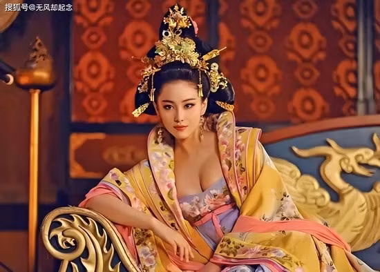 Hoang de bang ha, tan de phai lam gi voi dan hau cung giai le?