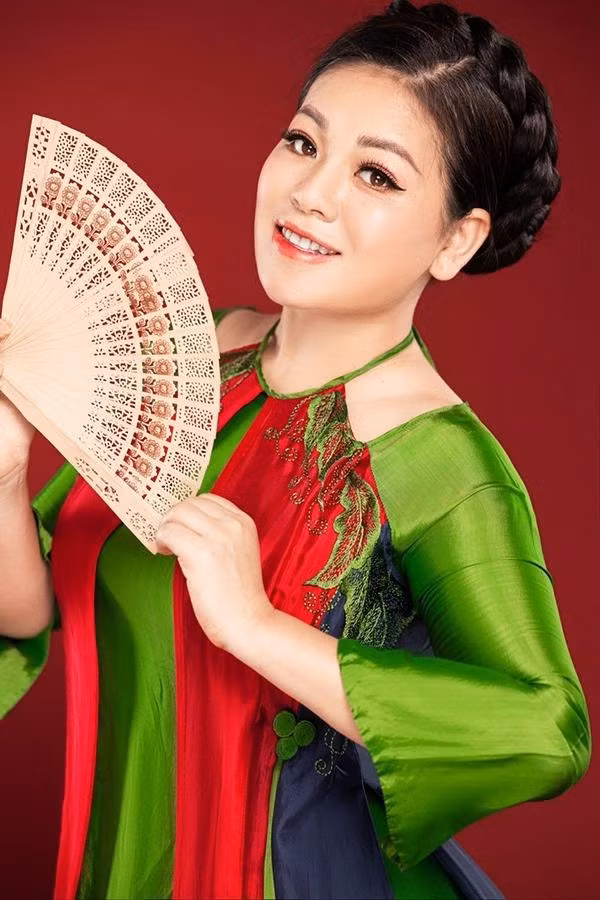 Nữ ca sĩ Anh Thơ: cát-sê cả trăm triệu/show diễn - Hình 3 Nu ca si Anh Tho: cat-se ca tram trieu/show dien-Hinh-3