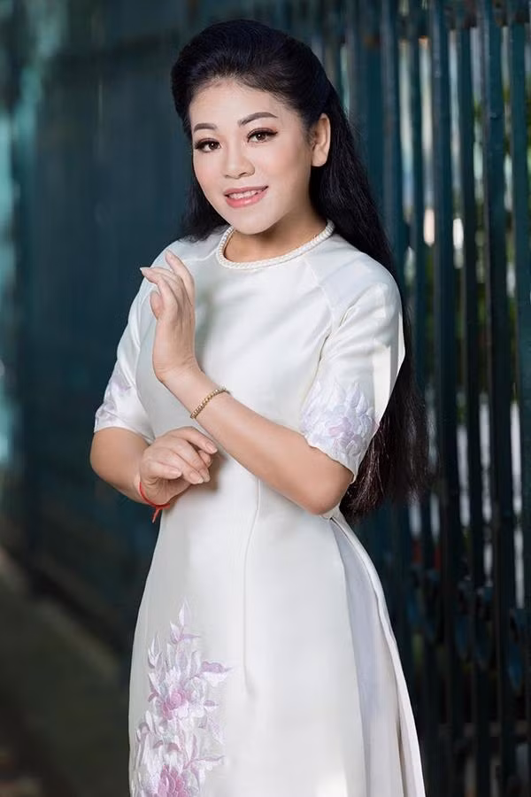 Nữ ca sĩ Anh Thơ: cát-sê cả trăm triệu/show diễn - Hình 4 Nu ca si Anh Tho: cat-se ca tram trieu/show dien-Hinh-4