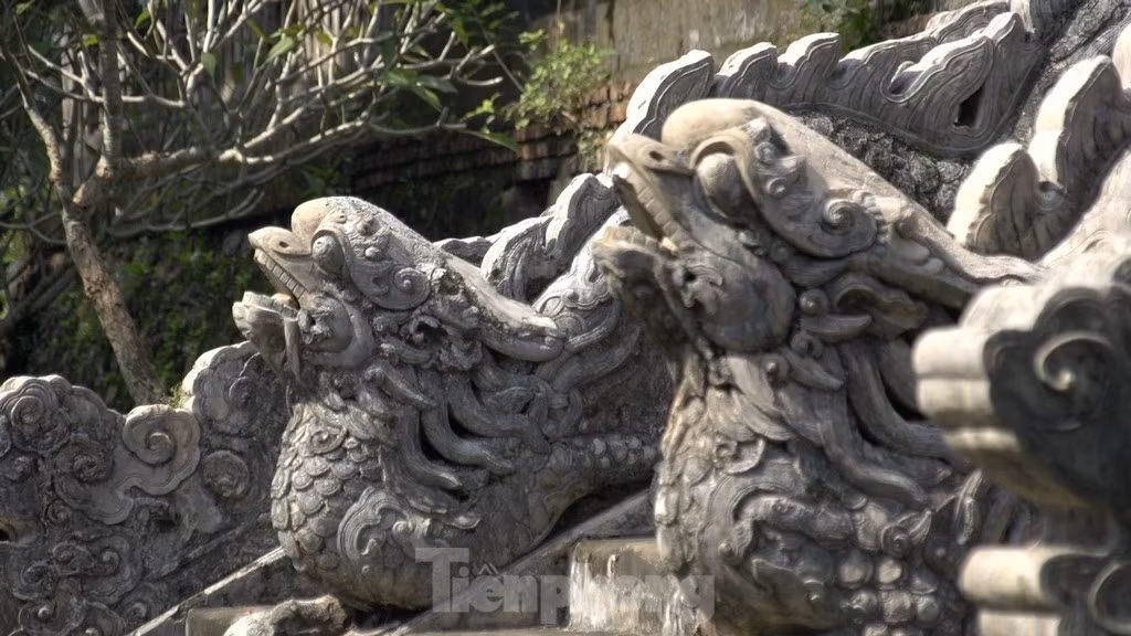 Theo thuyết minh Văn Thánh Huế, trong thời kỳ các vị vua thời Nguyễn mở mang, xây dựng bờ cõi, khai phá phương Nam thì Văn Miếu đầu tiên đã được xây dựng ở làng Triều Sơn. 