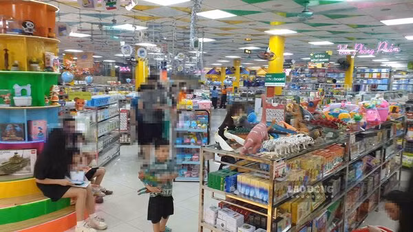Biết gì về Nhà sách Tiến Thọ kinh doanh chui? Biet gi ve Nha sach Tien Tho kinh doanh chui?