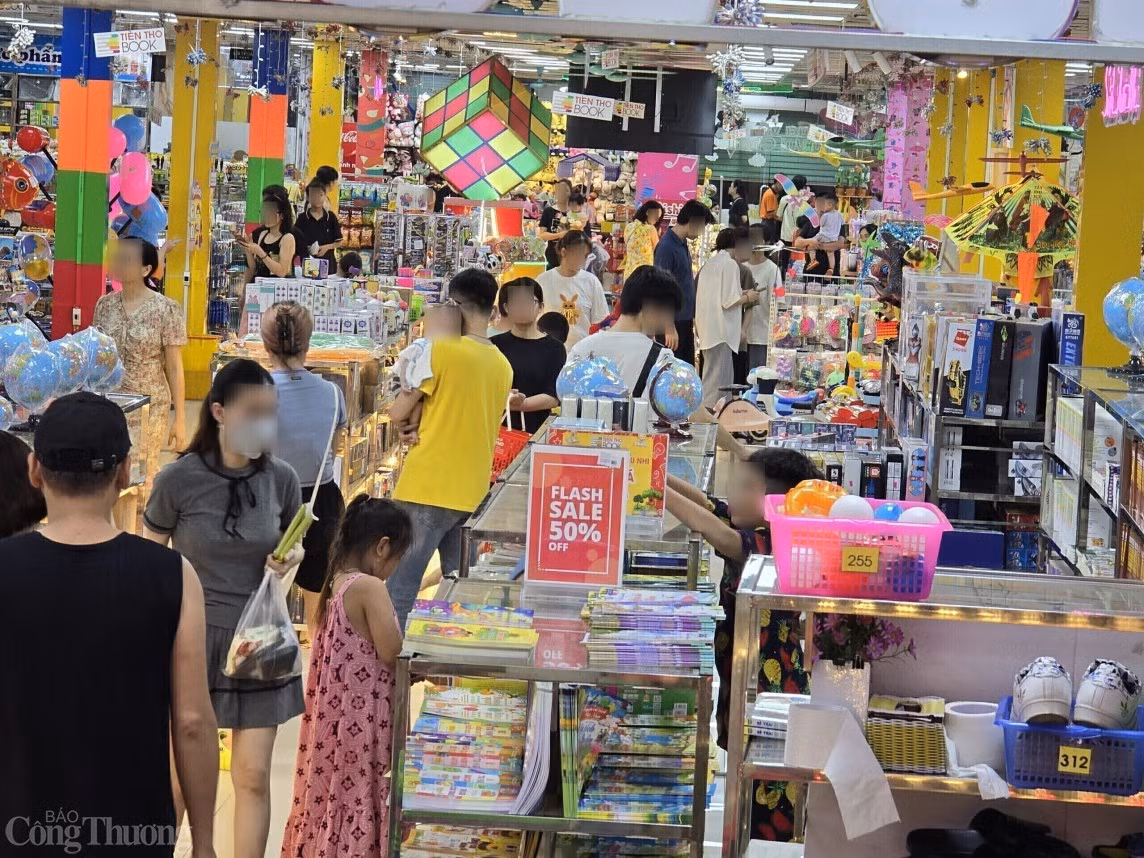 Biết gì về Nhà sách Tiến Thọ kinh doanh chui? - Hình 2 Biet gi ve Nha sach Tien Tho kinh doanh chui?-Hinh-2