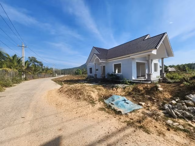 Một trong những căn nhà "vô chủ" tại dự án của Công ty LHĐ