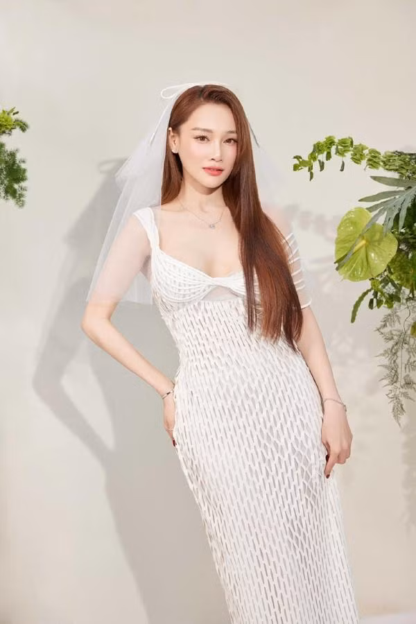 Bi quyet de Nha Phuong sau sinh vai thang van co co bung-Hinh-3