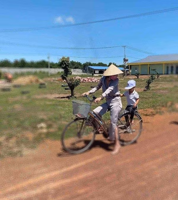 Oanh Yến nhận sai lầm khi đưa các con bỏ phố về quê - Hình 20 Oanh Yen nhan sai lam khi dua cac con bo pho ve que-Hinh-20