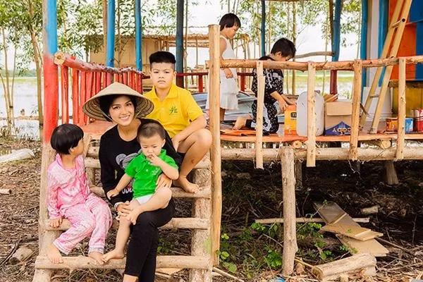 Oanh Yến nhận sai lầm khi đưa các con bỏ phố về quê - Hình 9 Oanh Yen nhan sai lam khi dua cac con bo pho ve que-Hinh-9