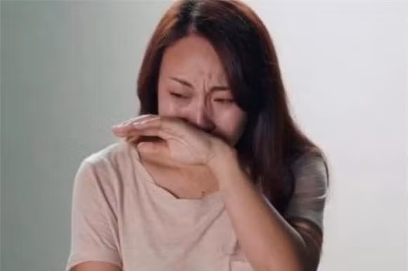 Biết vợ tôi bị mất ý thức, bố mẹ bắt bên ngoại đón về chăm sóc Biet vo toi bi mat y thuc, bo me bat ben ngoai don ve cham soc