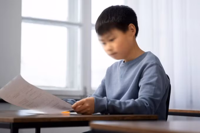 Quý tử thi vào lớp 10, cả nhà phải 'đi nhẹ nói khẽ' Quy tu thi vao lop 10, ca nha phai 'di nhe noi khe'