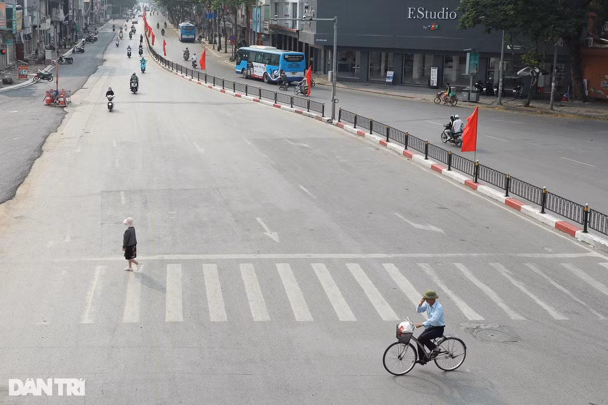 Kỳ nghỉ lễ 30/4 và 1/5 người lao động được tới 5 ngày, đường phố khá vắng người qua lại. 