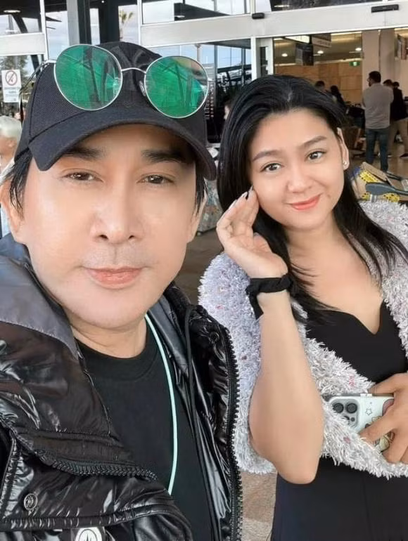 Con gai Kim Tu Long va moi quan he voi 2 nguoi 'me ke'-Hinh-2