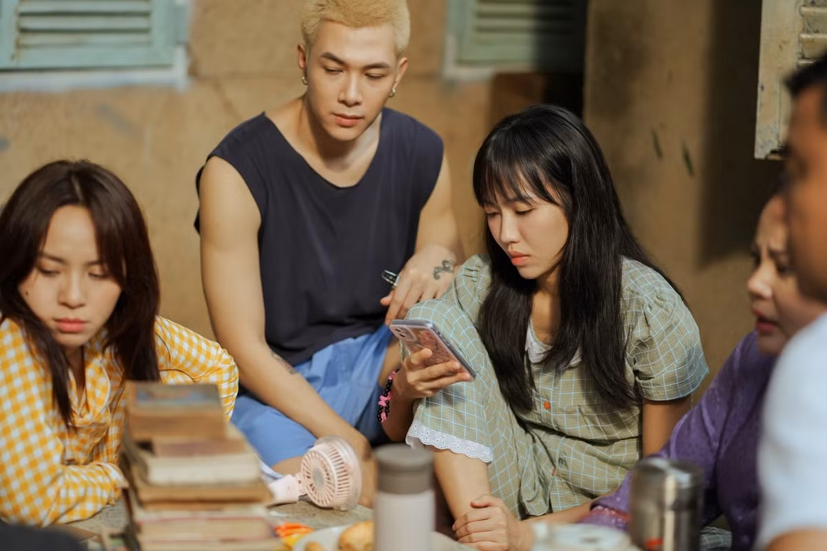 Cuoc dua phim Tet bat dau, “Gap lai chi bau” ban ve som-Hinh-3