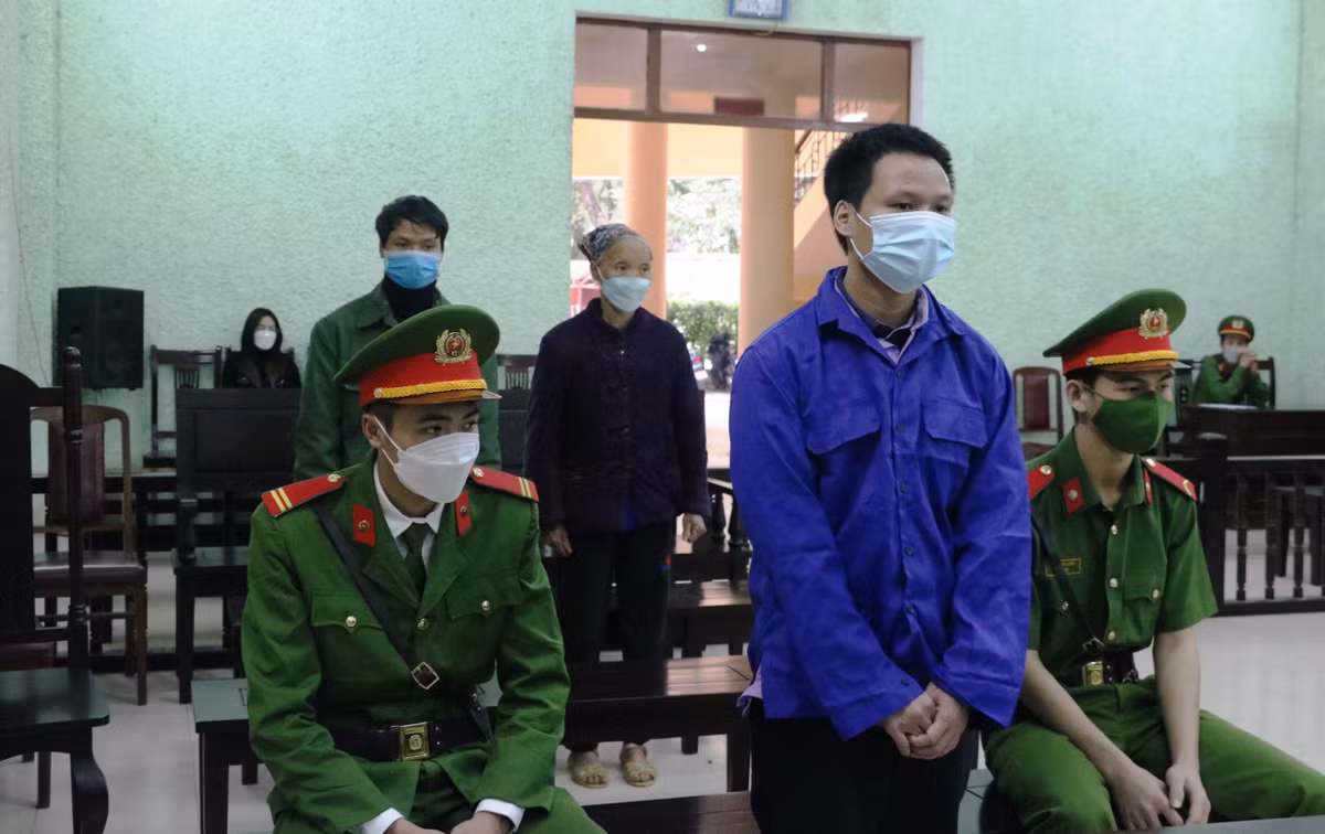 Tội ác của Trường sau này bị TAND tỉnh Cao Bằng tuyên phạt mức án cao nhất: Tử hình. Mẹ và em trai đối tượng cũng phải chịu nhiều tháng tù giam cho hành vi "che giấu tội phạm". 