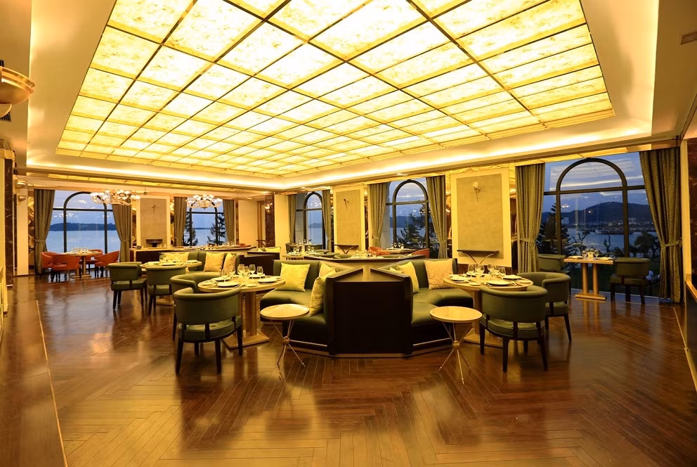 Vinperl Hạ Long của đại gia Phạm Nhật Vượng “khủng” cỡ nào? - Hình 10 Vinperl Ha Long cua dai gia Pham Nhat Vuong “khung” co nao?-Hinh-10
