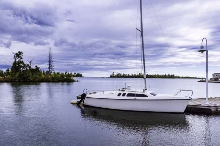 Hồ Superior là hồ sâu nhất trong Ngũ Đại Hồ (Great Lakes) gồm 5 hồ nước lớn ở Bắc Mỹ, trải từ phía bắc nước Mỹ tới phía nam Canada. Nơi này cũng từng gắn với một số vụ mất tích bí ẩn trong nhiều năm qua.