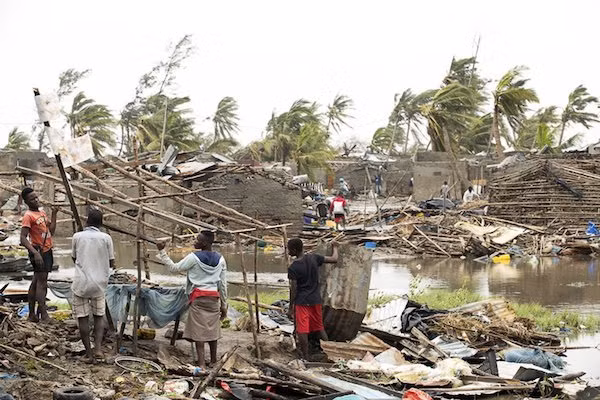Lốc xoáy Idai tấn công Beira, thành phố cảng gồm nửa triệu dân của Mozambique vào hôm thứ năm tuần trước (14/3) rồi sau đó đổ bộ vào Zimbabwe và Malawi.