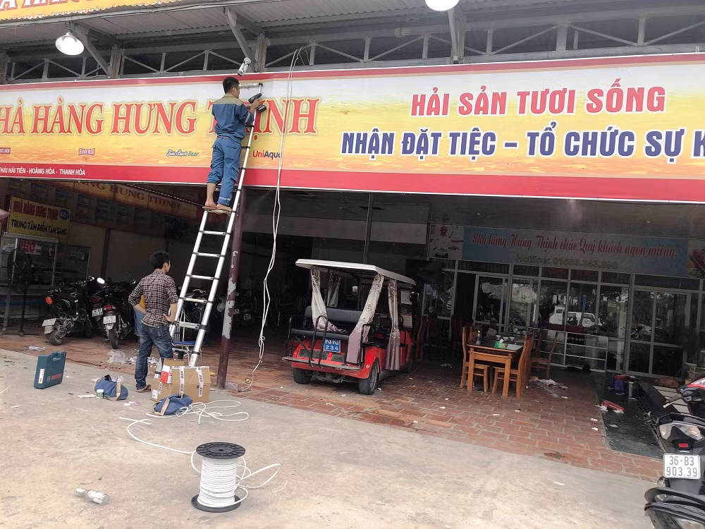 Hai Tien: Kinh hoang con do ua vao dap pha nha hang, dam chem nguoi-Hinh-2