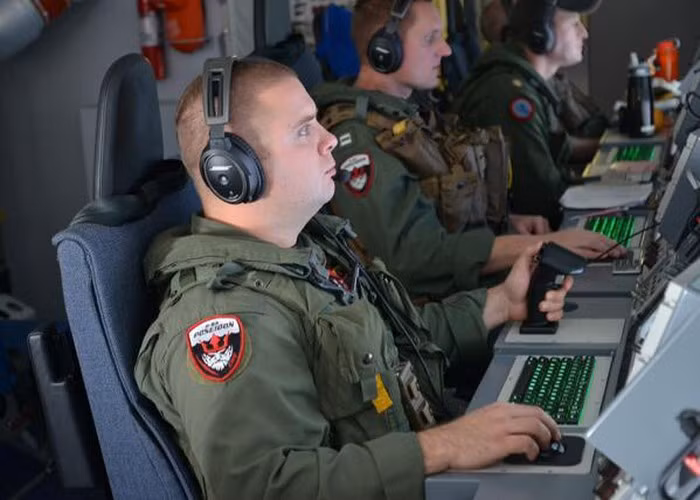Với phần cánh dài và ít rung lắc, P-8A Poseidon di chuyển mượt mà hơn máy bay săn ngầm P-3 Orion.