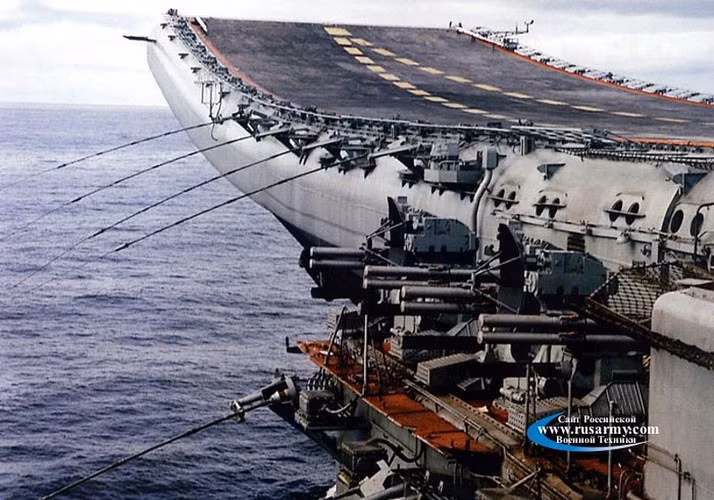 Biên đội tàu sân bay của Mỹ và NATO không được phép tiếp cận bờ biển Liên Xô, trong khi tiêm kích chỉ đảm bảo vai trò phòng không.