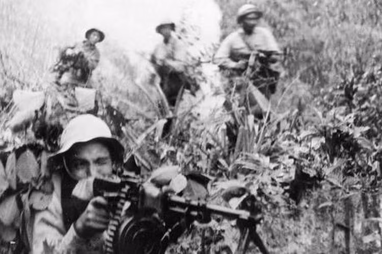 RPD bắt đầu được phát triển từ giữa năm 1944 và là vũ khí tiêu chuẩn cấp tiểu đội trong Quân đội Liên Xô từ đầu những năm 1950 đến những năm 1960.