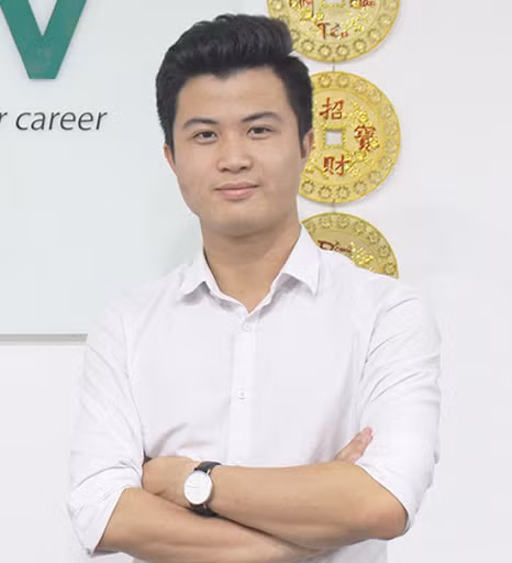  Kỹ sư Trần Trung Hiếu (sinh năm 1992), Giám đốc sáng lập và điều hành Công ty cổ phần TopCV - Tuyển dụng trực tuyến. Nền tảng của công ty với gần 2.000.000 dữ liệu người dùng là nền tảng tạo dựng CV (hồ sơ ứng tuyển) phổ biến nhất hiện nay, với 698.390 CV nổi bật được tạo ra, 10.389 nhà tuyển dụng tìm kiếm ứng viên hằng ngày, hỗ trợ 590.125 ứng viên tìm được công việc phù hợp với năng lực và sở thích. 