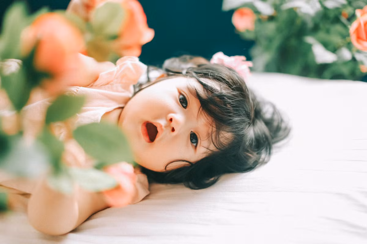Dự định ban đầu của chị là chụp ảnh cho cả gia đình, tuy nhiên, tới cuối cùng chồng chị có việc bận không thể tham gia buổi chụp hình nên chỉ còn 2 mẹ con chụp với nhau.