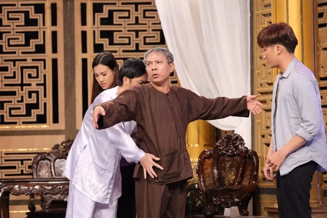 Hoai Linh Tran Thanh bi Trung Dan pha kich ban o On gioi-Hinh-3