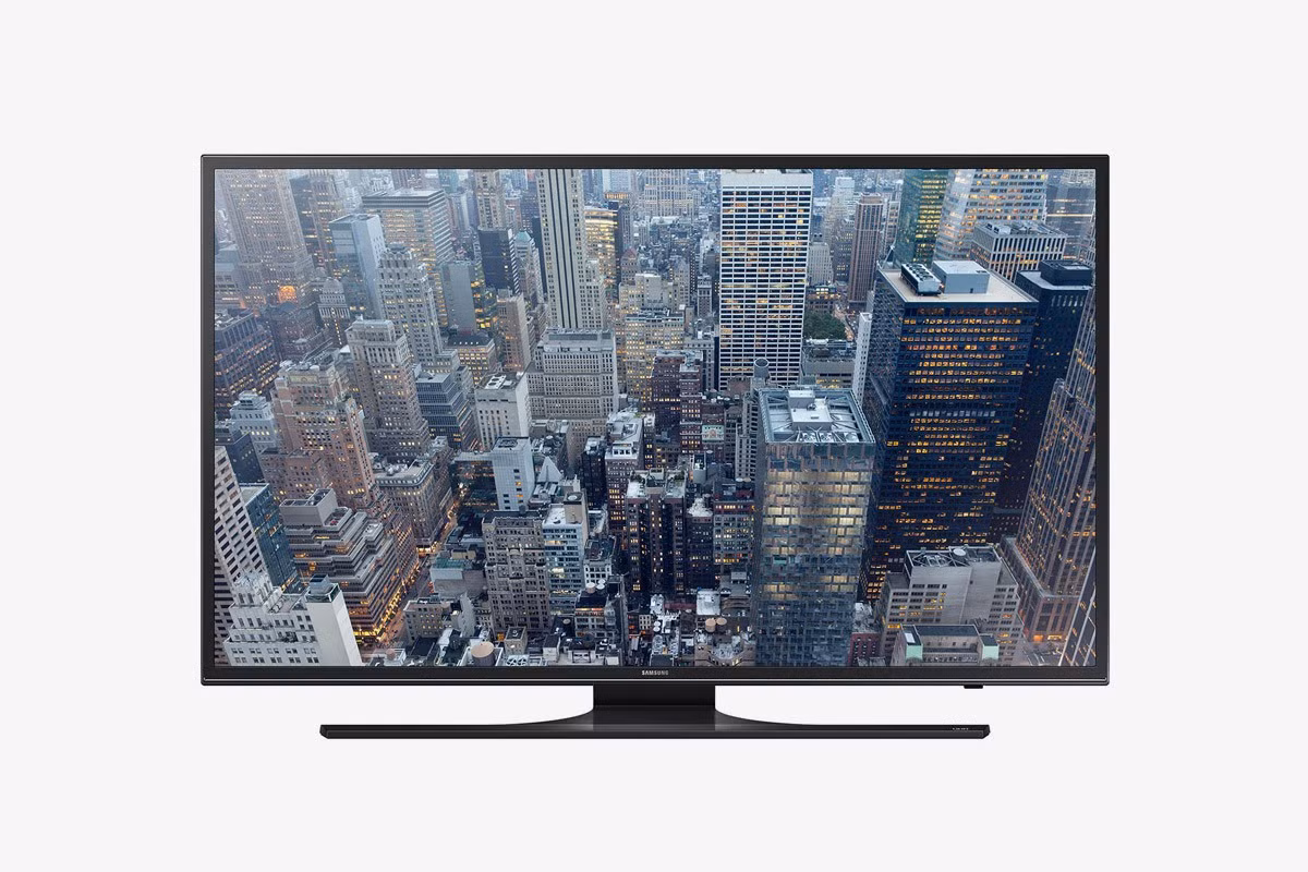 Tivi Samsung 50 inch, màn hình 4K, Motion Rate 120 Smart Ultra HD giảm giá gần 50%, chỉ còn 397.99 USD. Đây cũng là một trong những sản phẩm công nghệ cao được nhiều người yêu thích. (Nguồn Highsnobiety)