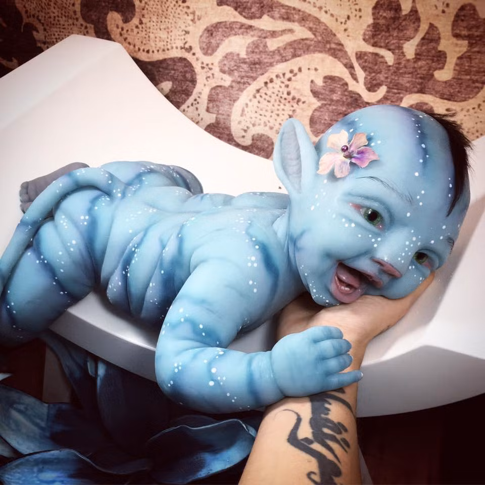Chúng cũng sẽ có những cử chỉ "đốn tim" bất cứ người lớn nào, cũng sẽ trải qua những giai đoạn lật, lẫy, trườn, bò, tập đứng, tập đi... (Nguồn Bored Panda)