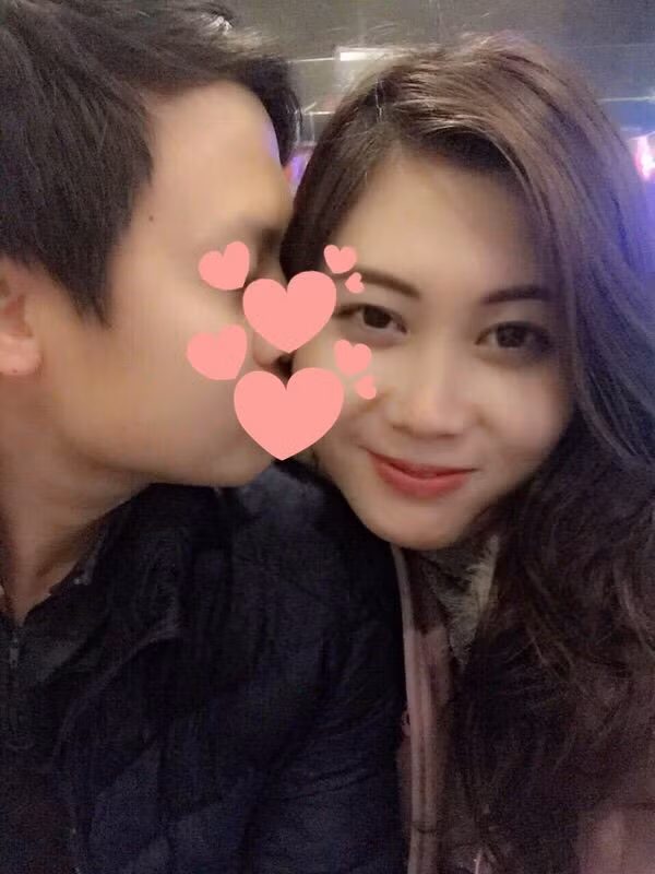 Hiện tại gia đình của bà chủ 9X vô cùng hạnh phúc, hai vợ chồng Kim Yến thường xuyên thể hiện những hành động tình cảm, tình tứ mặc dù đã có cậu con trai kháu khỉnh. Ảnh: Facebook nhân vật.