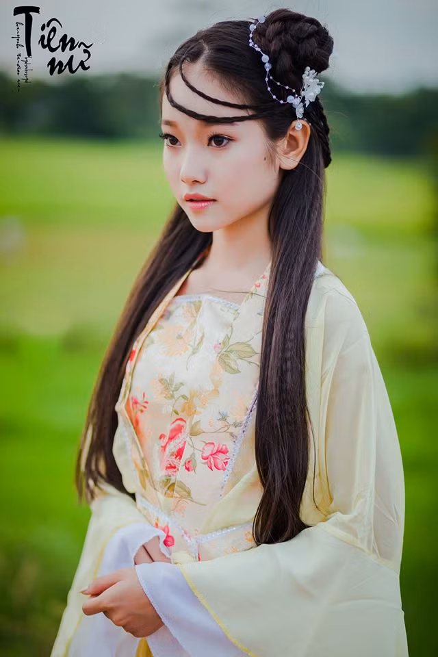 Trong bộ ảnh Anh Thư thể hiện rất tốt nét mặt biểu cảm và thần thái yêu kiều, được mọi người hết lời ca ngợi.