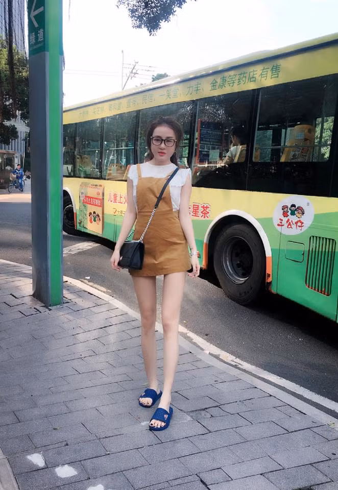 Là bà mẹ đơn thân suốt 5 năm qua, đang sinh sống và làm việc tại Tuệ Tĩnh, Hải Dương, Trang Vũ có công việc kinh doanh khá bận rộn. Đi lên từ một cô gái nhặt hàng buôn, bán lại trên mạng nhưng dần dần bà mẹ trẻ đã có được điều mình muốn, đó là một sự nghiệp riêng, được theo đuổi đam mê thời trang và không phục thuộc vào gia đình và có thể tự trang trải cuộc sống, chăm lo cho đứa con của mình.