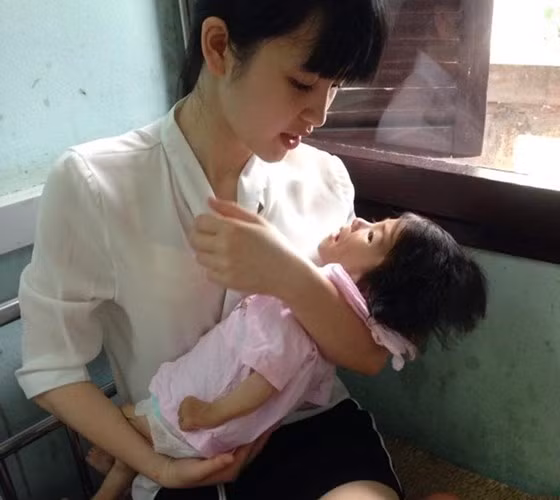 Thanh Tâm cho biết, cô đang vô cùng mong mỏi, khát khao chờ đợi đến ngày bé Yến Nhi khỏe mạnh, biết đi và có thể thoải mái nô đùa, chạy nhảy cùng các bạn. Từ hôm nay cho đến ngày đó, Thanh Tâm tiết lộ sẽ liên tục cập nhật hình ảnh của bé Yến Nhi, album ảnh này cũng giống như một cuốn nhật ký của "bà mẹ thần tiên" chứa đầy cảm xúc và tình yêu thương vô bờ bến.