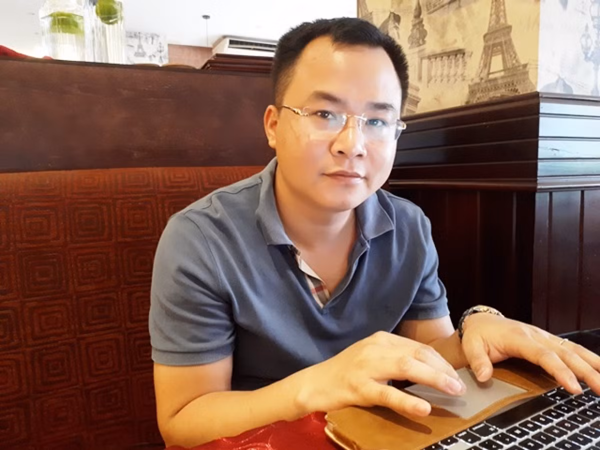 Ngày 15/4 vừa qua, Đặng Như Quỳnh, người có lượng lớn người theo dõi bị khởi tố vì các bài viết trên Facebook hàm ý về một số cá nhân đại diện các công ty đang niêm yết trên sàn chứng khoán sắp bị xử lý hình sự; gây ảnh hưởng tiêu cực đến thị trường chứng khoán, làm thiệt hại về kinh tế, uy tín của tổ chức, cá nhân và nhà đầu tư.