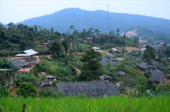 Bản Pú Hồng A, xã Pú Hồng có địa hình xa xôi, hiểm trở, cộng thêm trình độ dân trí thấp, nên công tác điều tra, tìm kiếm tung tích nạn nhân gặp rất nhiều khó khăn. Suốt nhiều ngày, các ngóc ngách tại xã Pú Hồng và địa bàn lân cận được tìm kiếm, nhưng thông tin về chị Quàng Thị Mấng vẫn bặt tăm. Vụ án tưởng chừng đi vào ngõ cụt.