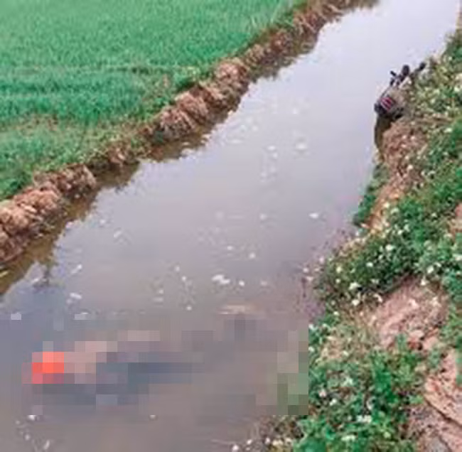  Nạn nhân tử vong nhưng đầu vẫn đội mũ bảo hiểm, một số đồ trang sức vẫn còn. Công an tìm thấy trong tư trang cá nhân có 3 giấy chứng minh nhân dân của 3 người khác nhau. Một người ở Hải Dương, một người ở Hải Phòng và người kia ở Thái Bình. (Ảnh minh hoạ, nguồn ảnh Đại Đoàn kết)