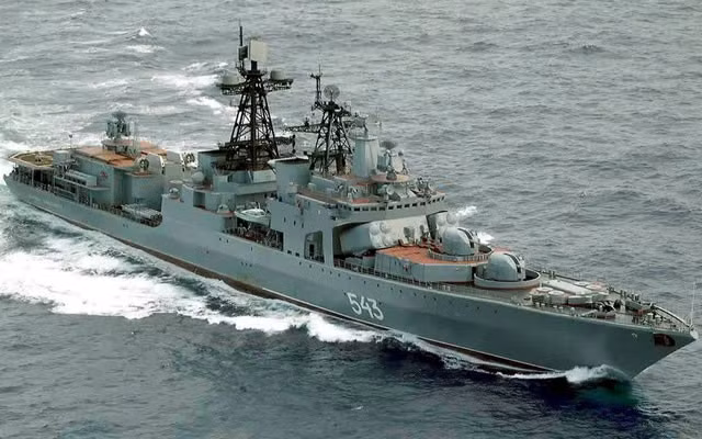Nguyên soái Shaposhnikov (số hiệu 543) thuộc lớp khu trục hạm chống ngầm Udaloy I - Dự án 1155, con tàu được thiết kế và chế tạo dưới thời Liên Xô.