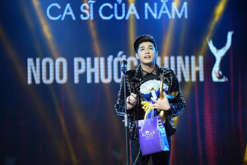Noo Phuoc Thinh vuot qua Ha Ho, Dong Nhi am giai Cong hien