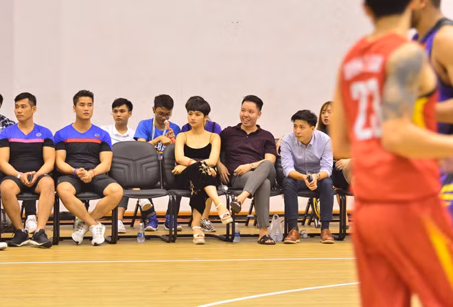 Ban trai thieu gia cua dien vien Miu Le la ai-Hinh-2