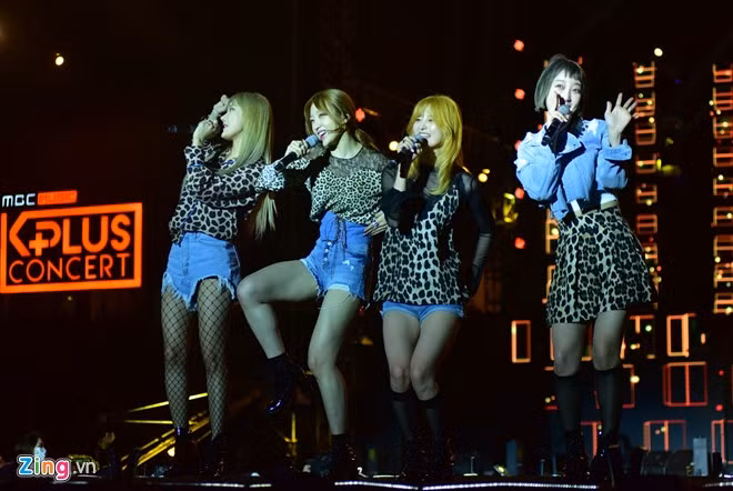 EXID là một trong những nhóm nhạc được mong đợi nhất. Nhóm biểu diễn 3 ca khúc L.I.E, Hot Pink và Up&amp;Down với đội hình 4 người do thành viên Solji đang tạm ngưng hoạt động. Các cô gái với phong cách và những màn vũ đạo sexy, gợi cảm làm nóng bầu không khí tại SVĐ Mỹ Đình.