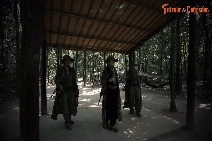 Hệ thống này hình thành từ thời kỳ kháng chiến chống thực dân Pháp và mở rộng quy mô trong cuộc kháng chiến chống Mỹ cứu nước.