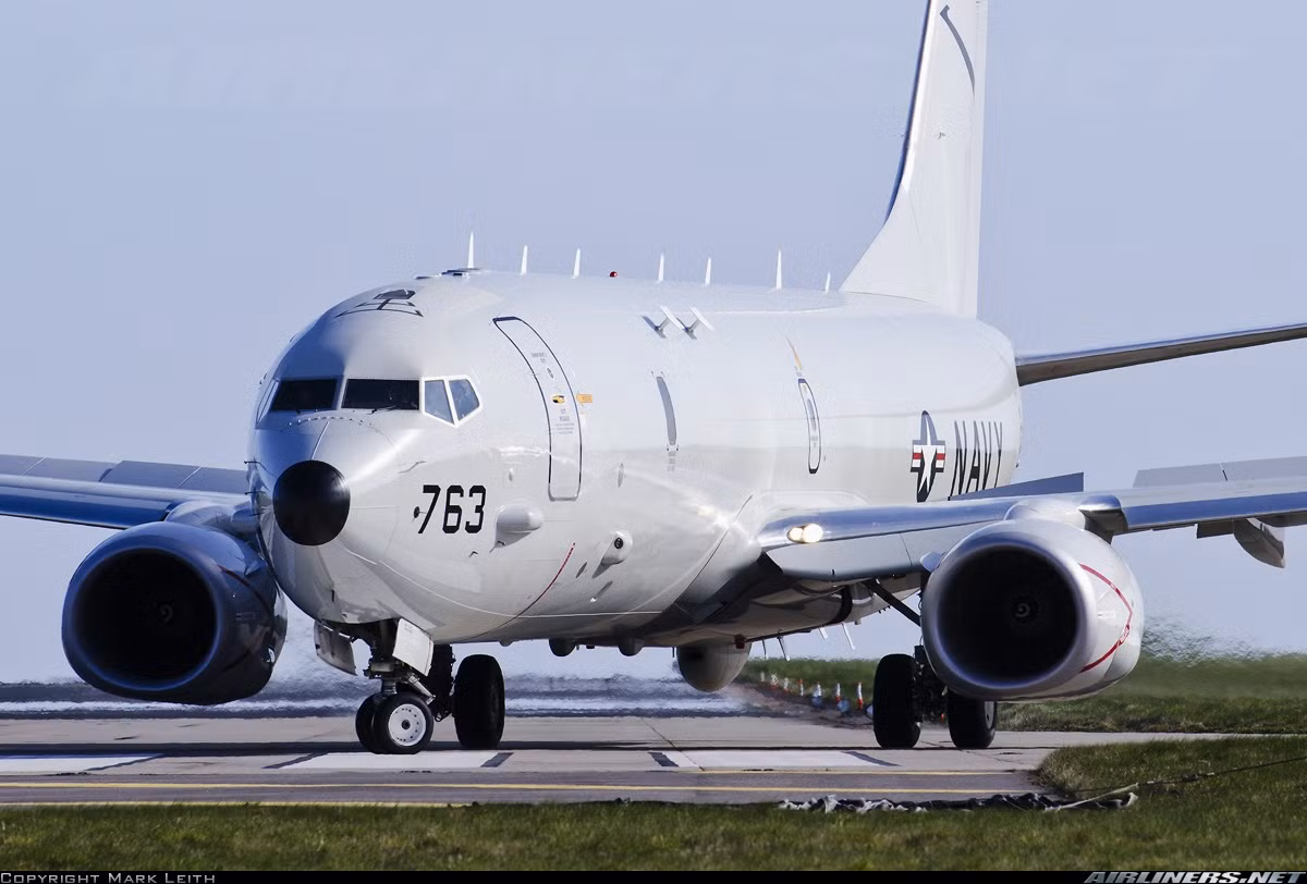 Tuy khả năng cao Việt Nam sẽ chọn P-3 Orion của Lockheed Martin, nhưng Boeing chắc vẫn sẽ chào bán những chiếc máy bay săn ngầm P-8 Poseidon cực kỳ hiện đại do hãng này phát triển. P-8 chính là mẫu máy bay thay thế vai trò của P-3 trong Không quân Hải quân Mỹ và phục vụ thị trường xuất khẩu, thay thế số P-3 đang phục vụ khắp thế giới. Một chiếc P-8 hiện có giá khoảng 256,5 triệu USD/chiếc.