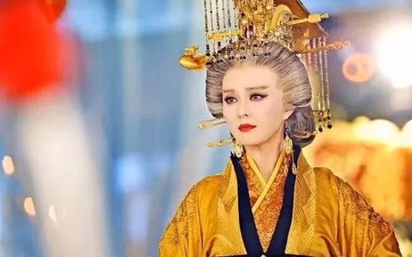 Năm ấy, Dư Trư Vi – em trai của Dư Thức Vi bị kết tội tạo phản mà không hề có bất cứ một chứng cứ nào. Sử sách nghi ông bị gian thần hãm hại. Do bị kết tội đồng lõa nên Diêm Thức Vi cũng phải chịu chung hình phạt tru di dòng họ. Ngoại trừ người vợ của Diêm tướng quân đã qua đời năm 691 thì tất cả những người khác đều bị xử chém.